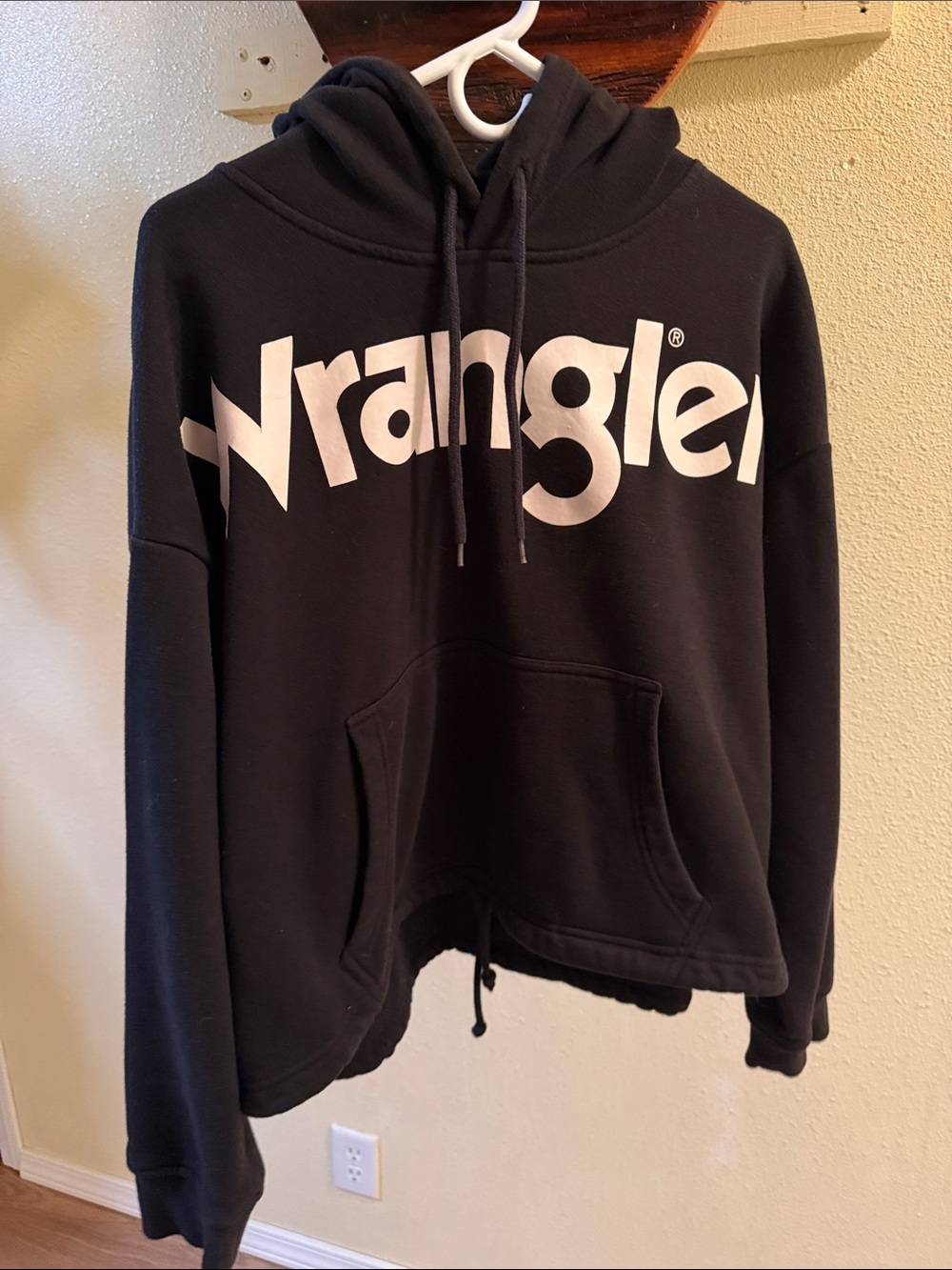 Wrangler Black Pullover Cropped Hoodie
